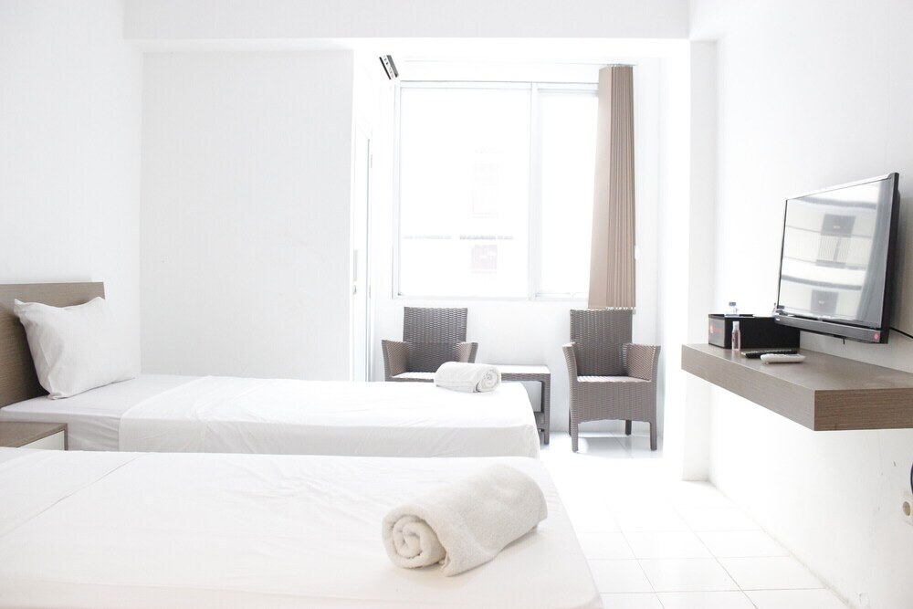 Бандунг: Comfy Studio Apartment at Emerald Tower