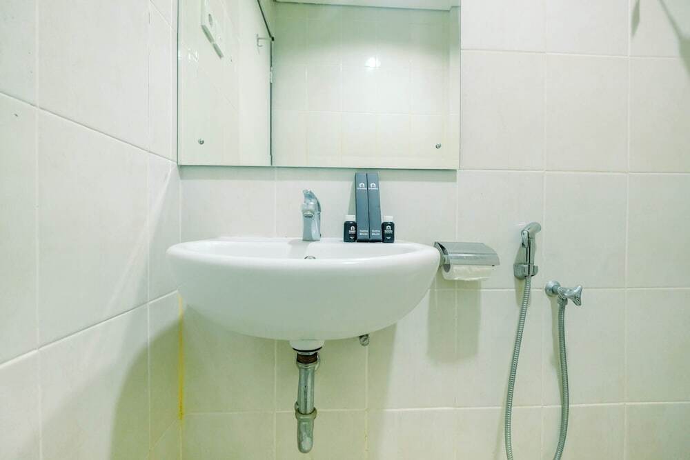 Джакарта: Spacious and Comfy 2BR Nifarro Park Apartment