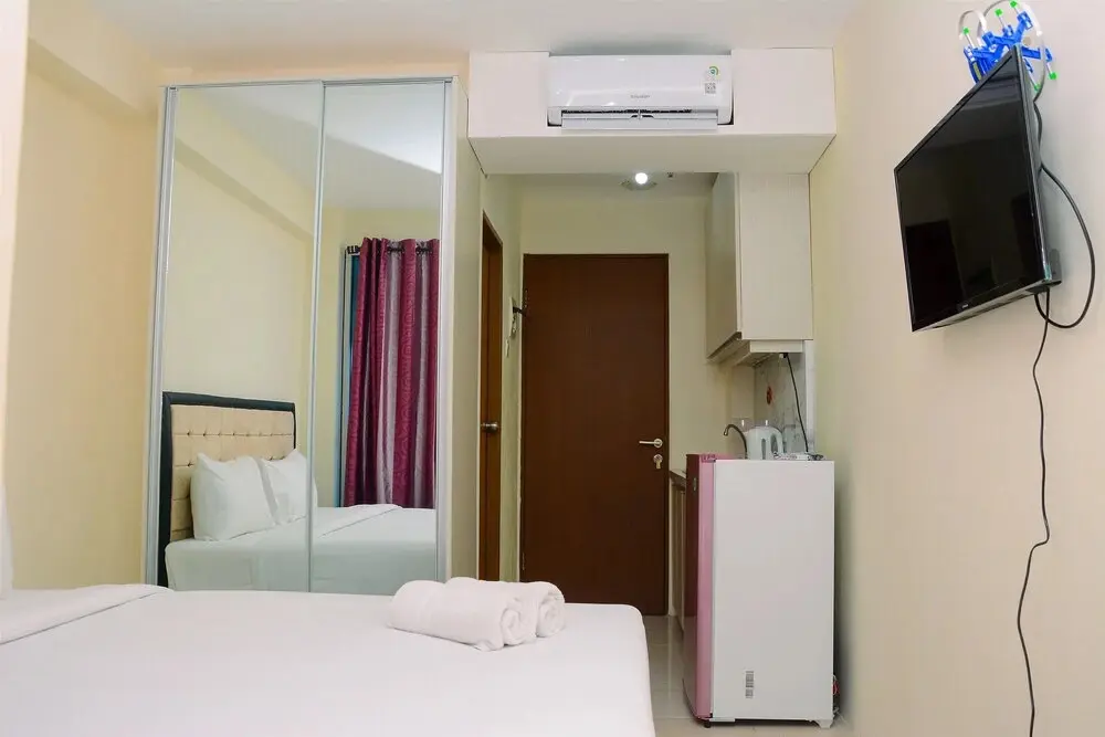 Джакарта: Minimalist and Fully Furnished Studio Tifolia Apartment