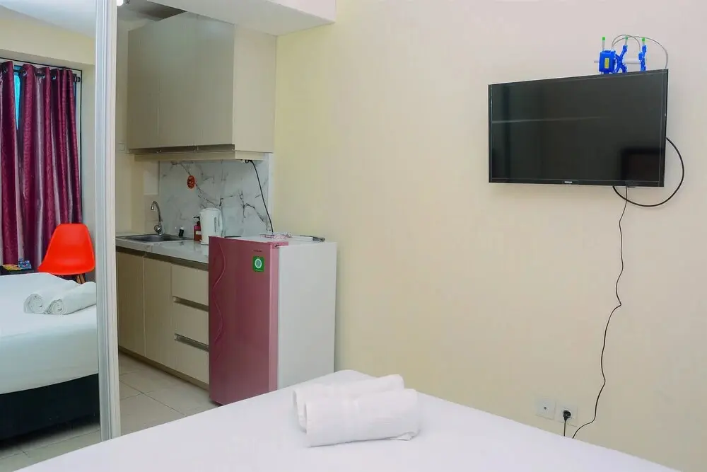 Джакарта: Minimalist and Fully Furnished Studio Tifolia Apartment