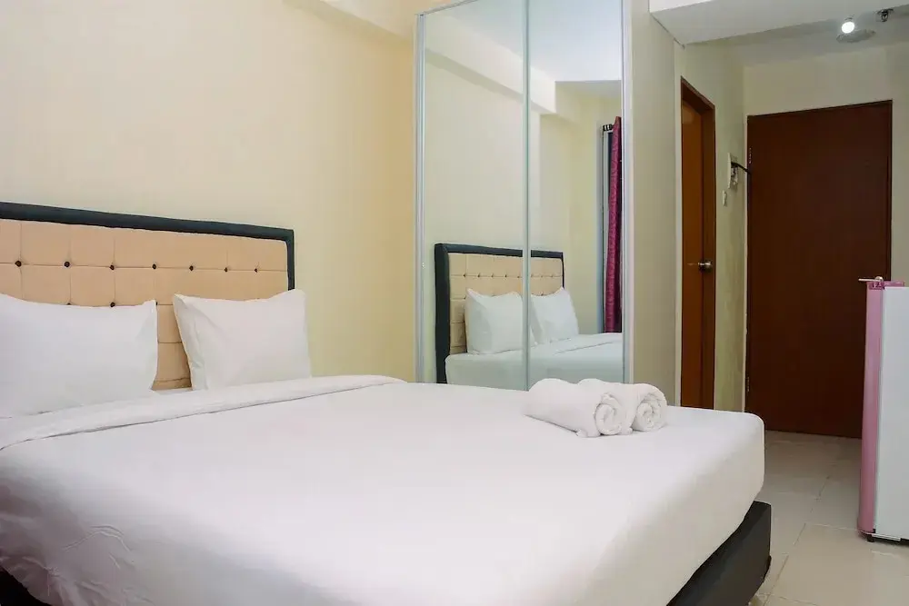 Джакарта: Minimalist and Fully Furnished Studio Tifolia Apartment