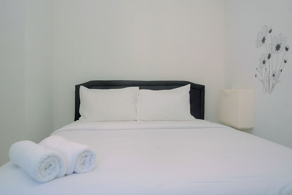 Cozy Living 2BR Apartment at Bassura City near Mall — фото 1