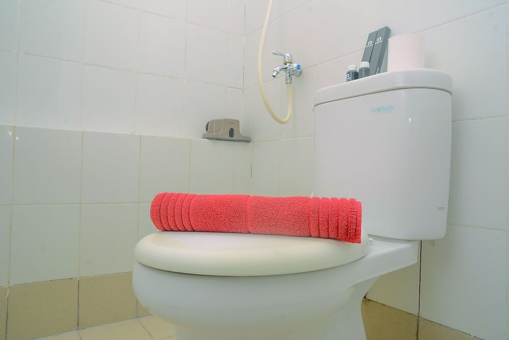 Джакарта: Fully Furnished 2BR Bassura City Apartment with Mall View