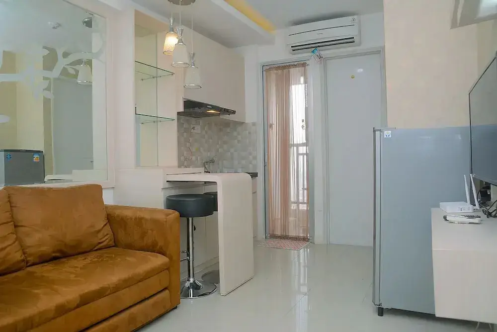 Джакарта: Fully Furnished 2BR Bassura City Apartment with Mall View