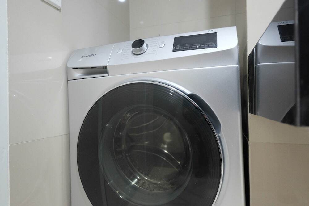 Чикаранг: Spacious and Comfy Studio at Azalea Suites Cikarang Apartment