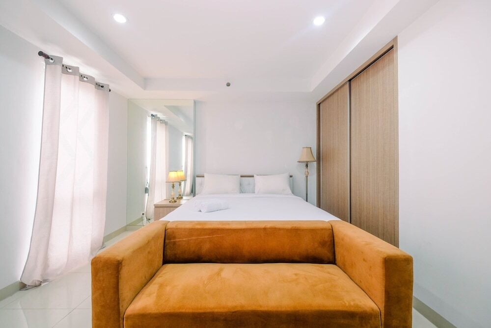 Чикаранг: Spacious and Comfy Studio at Azalea Suites Cikarang Apartment