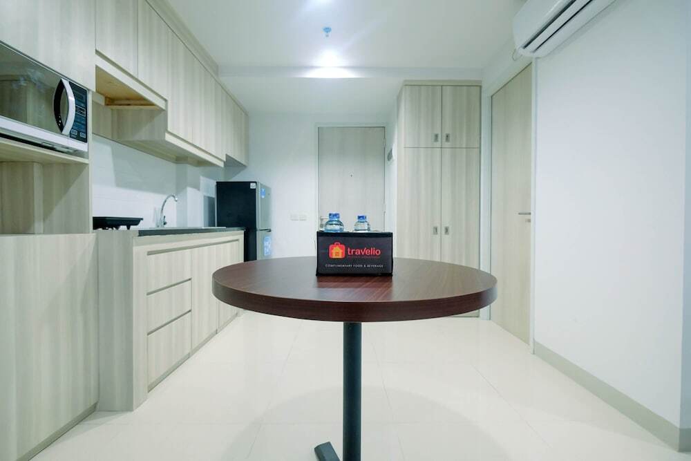Чикаранг: Modern Studio Apartment at Azalea Suites Cikarang