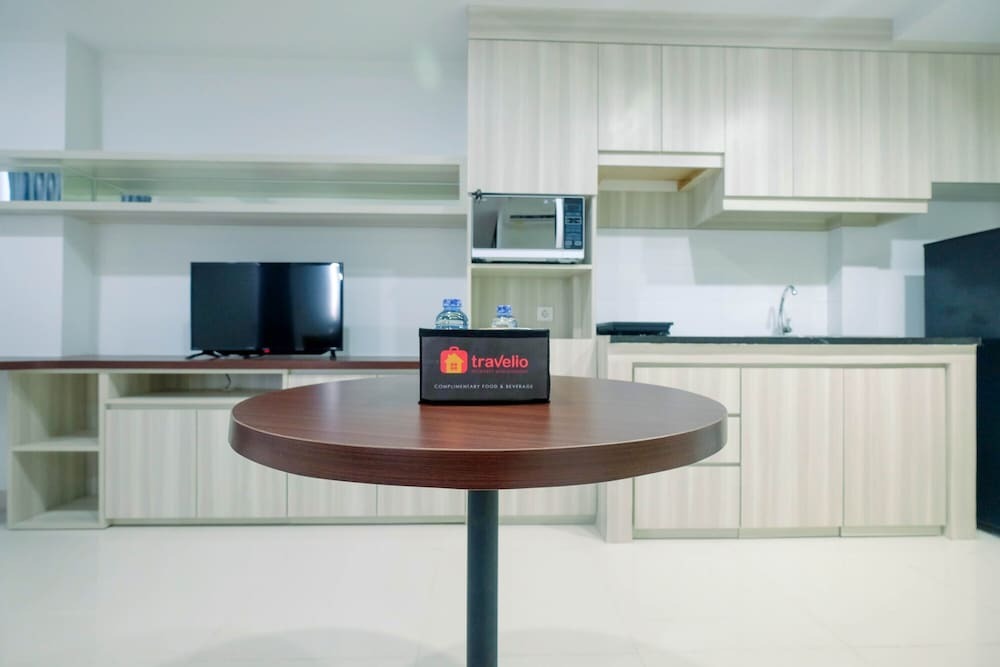 Чикаранг: Modern Studio Apartment at Azalea Suites Cikarang