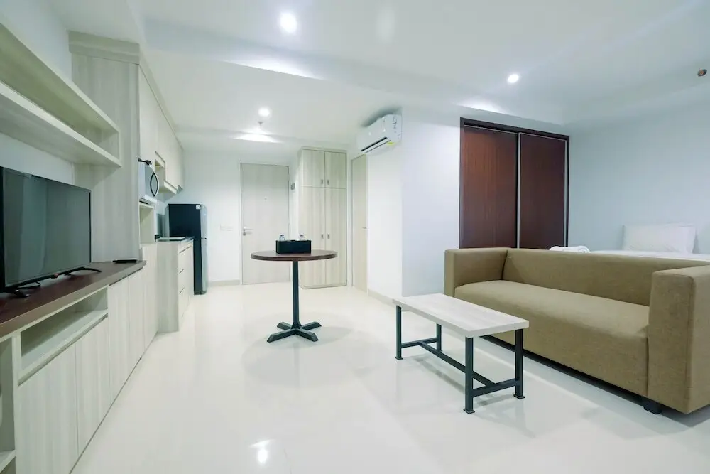 Чикаранг: Modern Studio Apartment at Azalea Suites Cikarang