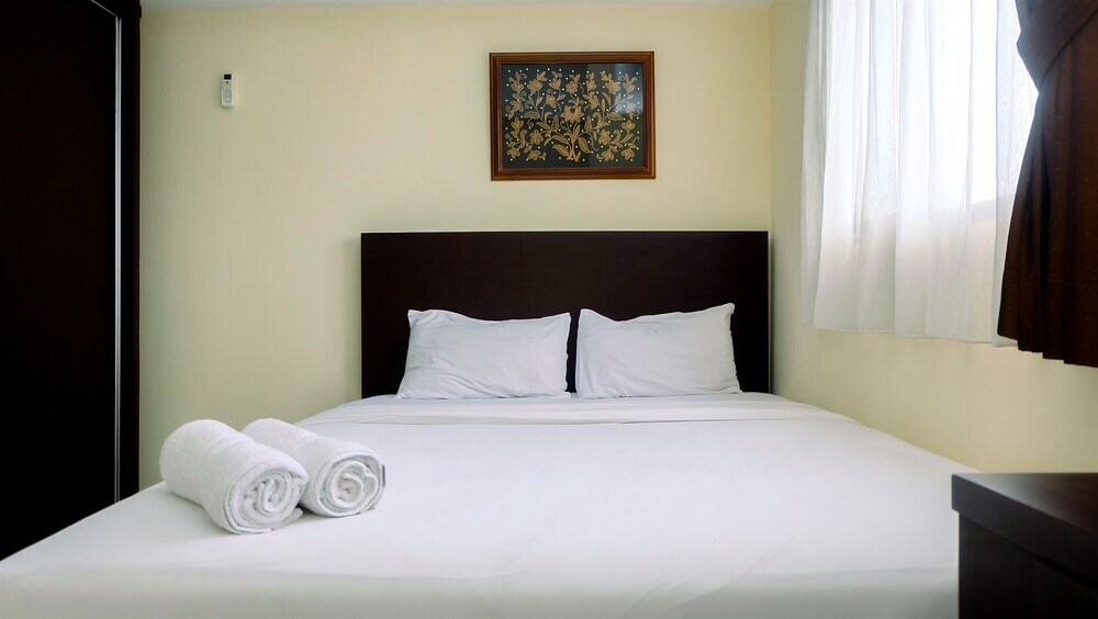 Джакарта: Strategic and Cozy 2BR The Wave Apartment