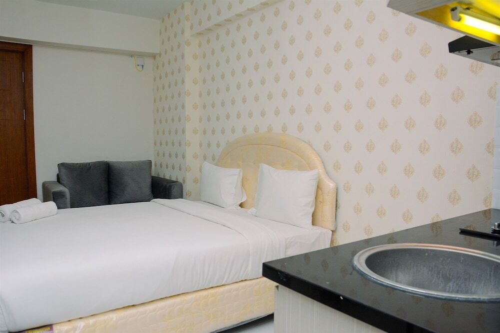 Депок: Relaxing and Comfy Studio Cinere Resort Apartment