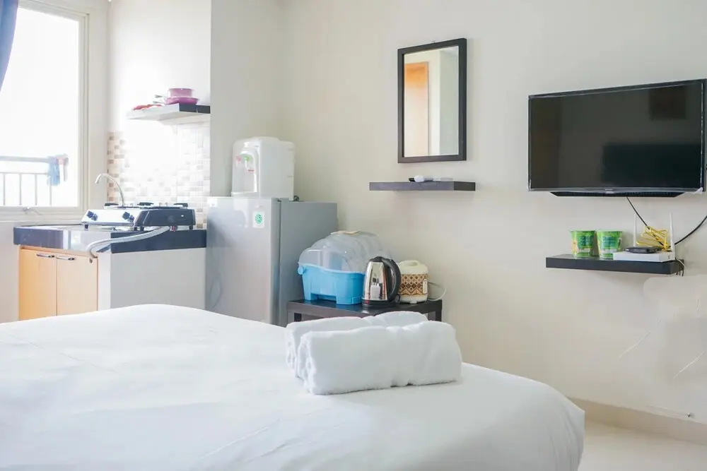Джакарта: Simply Minimalist Studio at Green Park View Apartment