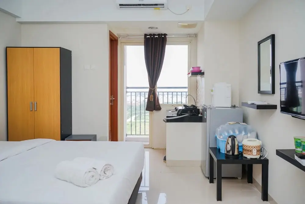Джакарта: Simply Minimalist Studio at Green Park View Apartment