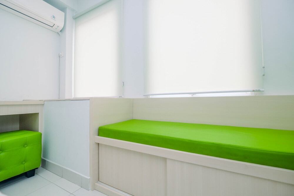 Бекаси: Comfy and Minimalist 1BR Patraland Urbano Apartment near Bekasi Station