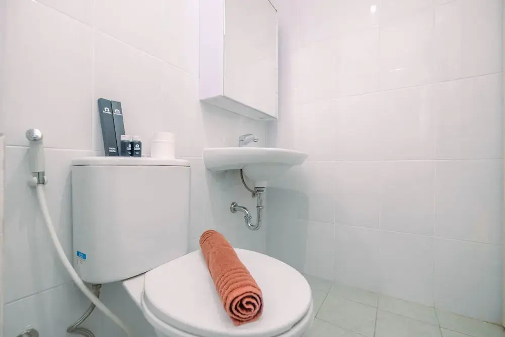 Бекаси: Comfy and Minimalist 1BR Patraland Urbano Apartment near Bekasi Station