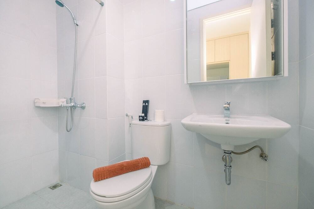 Бекаси: Comfy and Minimalist 1BR Patraland Urbano Apartment near Bekasi Station