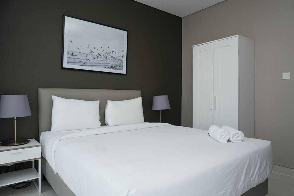 Джакарта: Lavish 1BR at Ciputra International Apartment