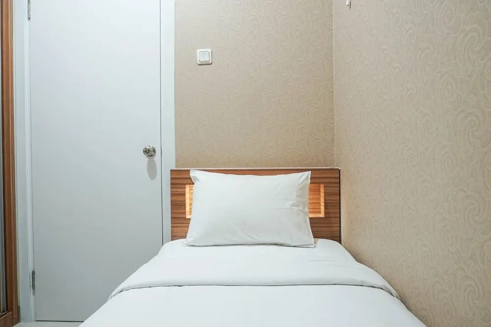 Джакарта: Relax and Stylish 2BR Apartment at Green Pramuka