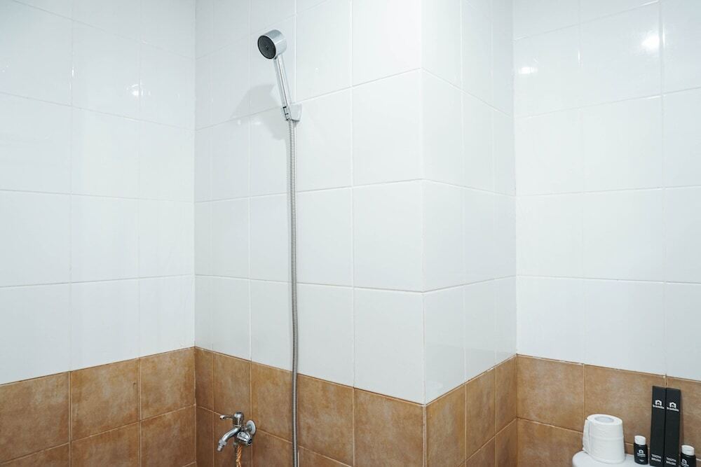 Джакарта: Relax and Stylish 2BR Apartment at Green Pramuka