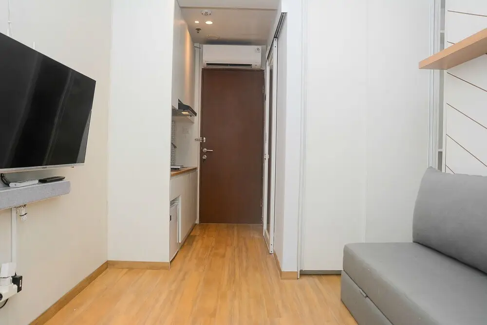 Джакарта: Best Studio Room with Wall Bed Tifolia Apartment