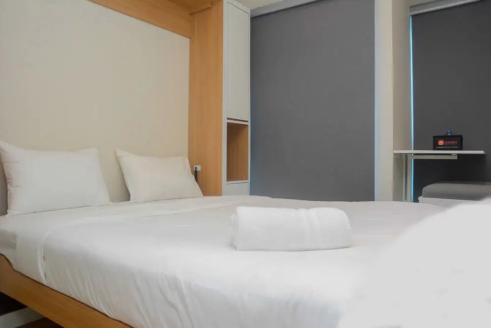 Джакарта: Best Studio Room with Wall Bed Tifolia Apartment