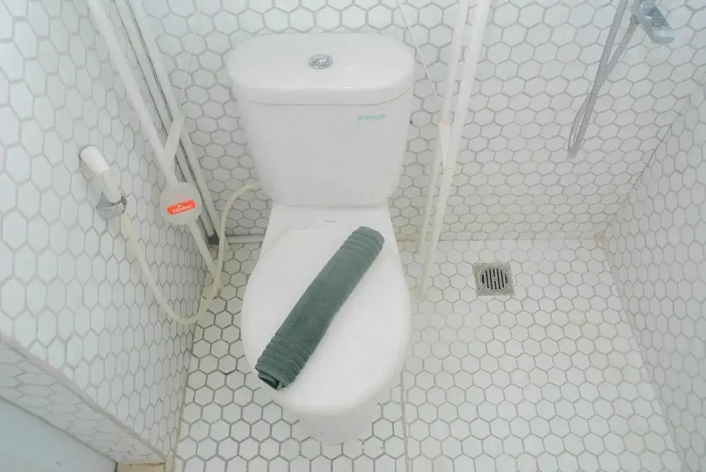 Джакарта: Best Studio Room with Wall Bed Tifolia Apartment