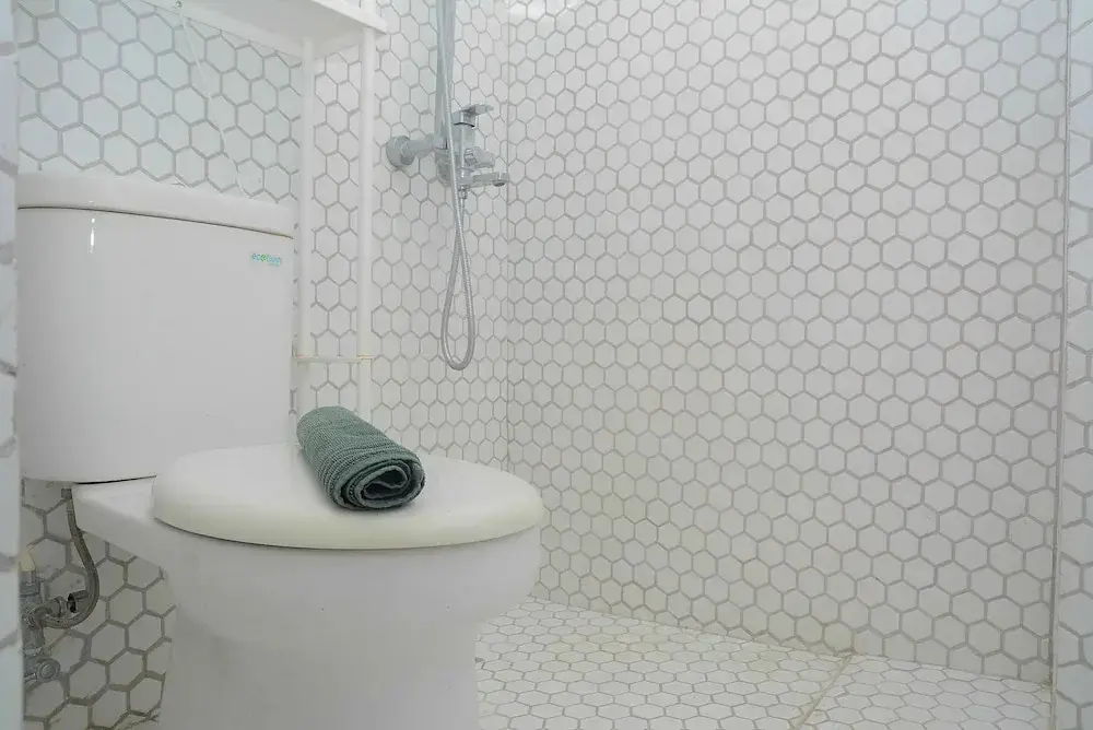 Джакарта: Best Studio Room with Wall Bed Tifolia Apartment
