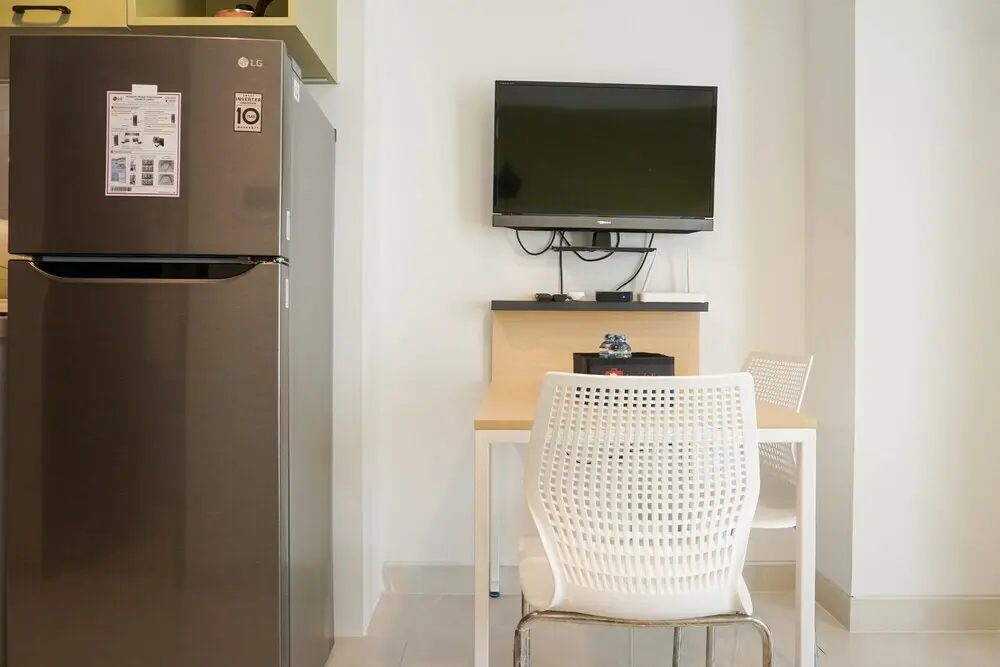 New Furnished with Strategic Place @ Studio West Vista Apartment — фото 1
