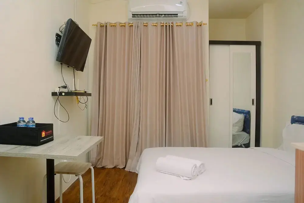 Джакарта: Cozy and Stylish Studio Green Pramuka Apartment near Mall
