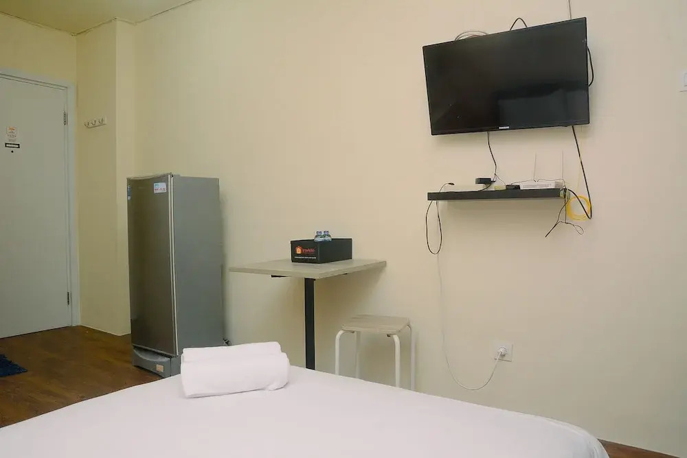 Джакарта: Cozy and Stylish Studio Green Pramuka Apartment near Mall