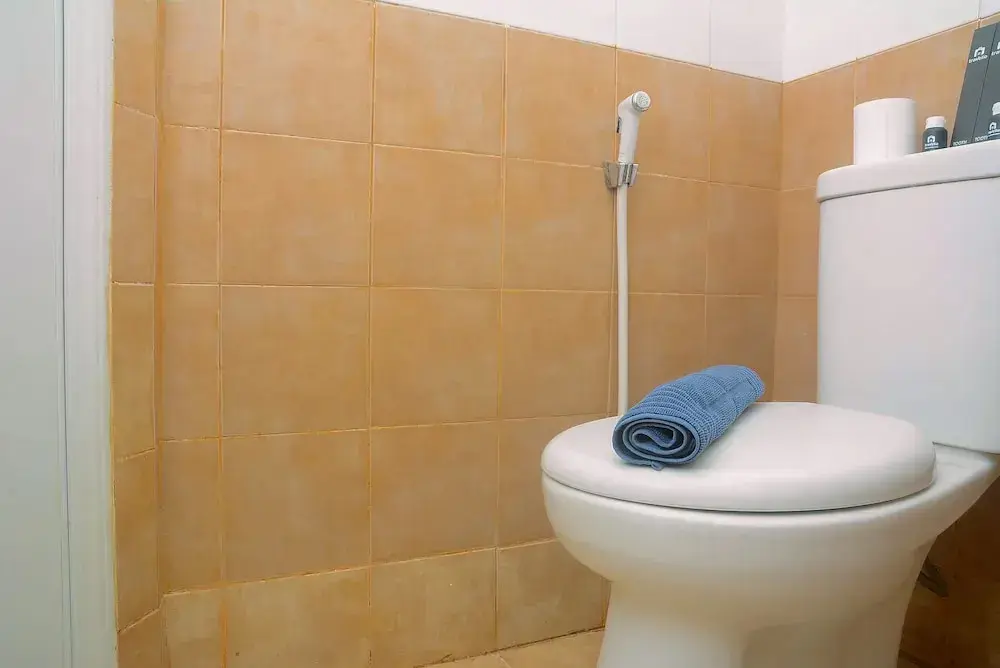 Джакарта: Cozy and Stylish Studio Green Pramuka Apartment near Mall