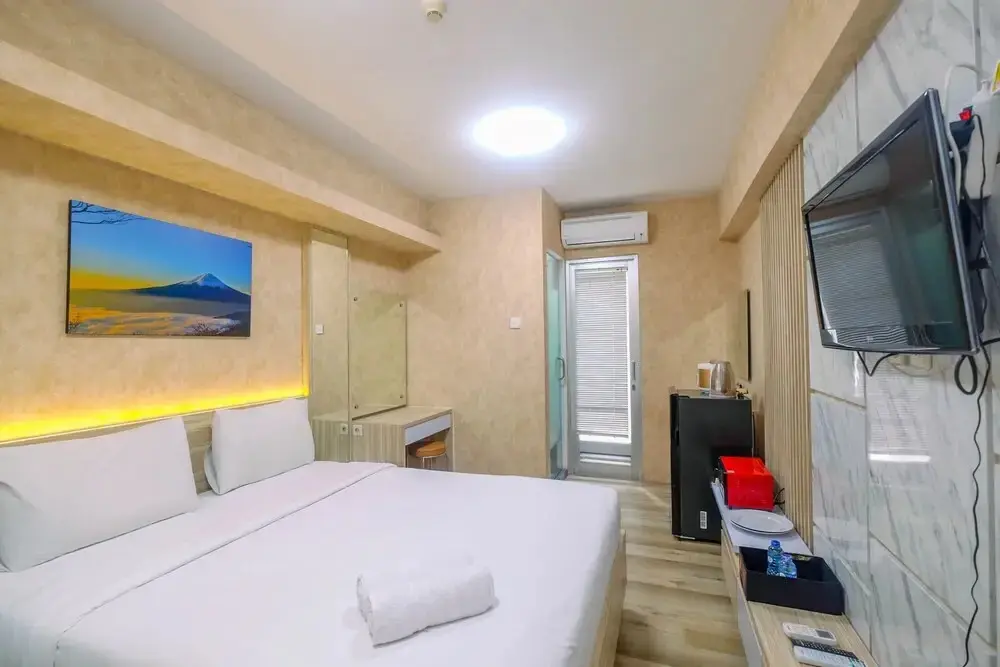 Джакарта: Elegant Studio (No Kitchen) Apartment at Green Bay Pluit