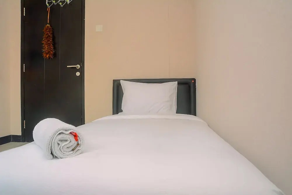 Джакарта: Homey and Relaxing 2BR The Wave Apartment