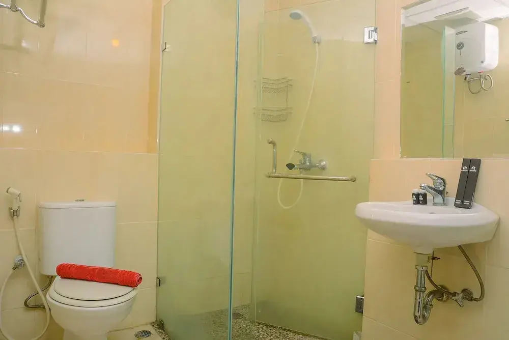 Джакарта: Homey and Relaxing 2BR The Wave Apartment