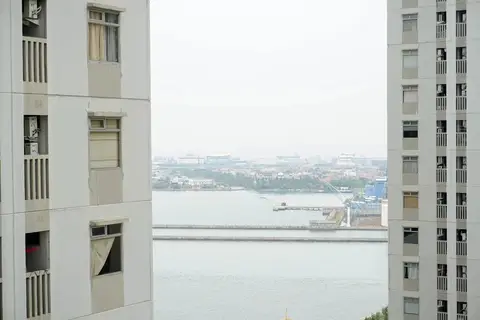 Compact and Scenic Studio Room Green Bay Pluit Apartment — фото 1