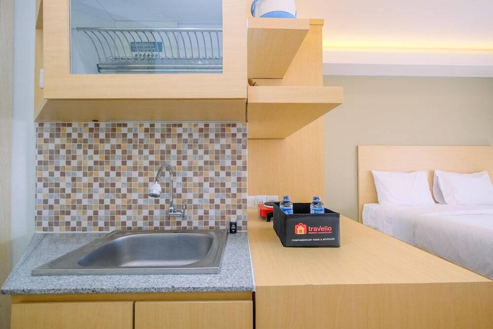 Джакарта: Relaxing and Stylish Studio at Amethyst Tower Apartment