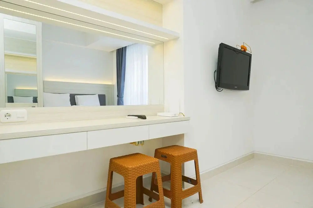 Джакарта: Relax and Comfy with Pool View @ Studio West Vista Apartment