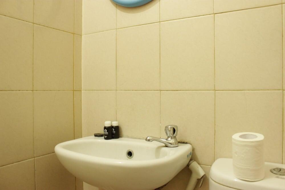 Бандунг: Homey Studio Room at Tamansari Panoramic Apartment