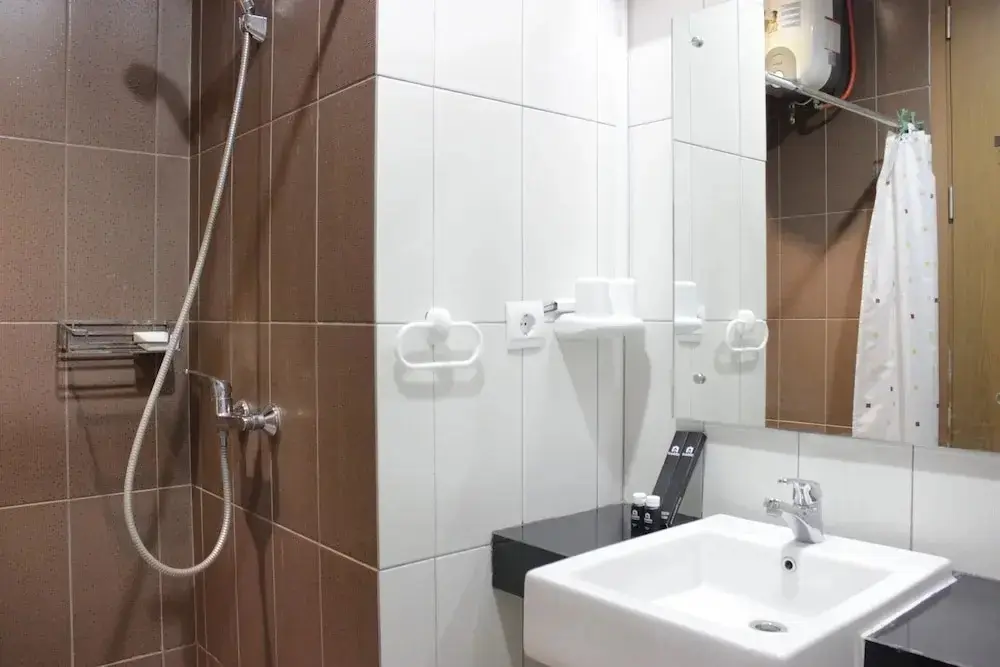 Бандунг: Pleasant 1BR Apartment with Sofa Bed at Dago Suites