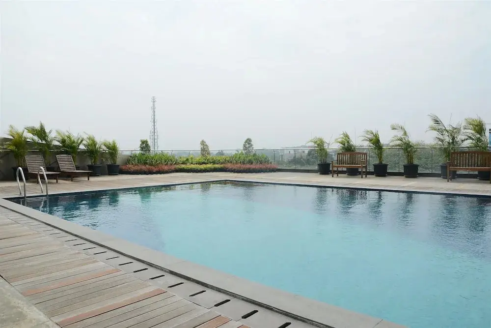 Южный Тангеранг: Elegant Studio Tree Park Apartment