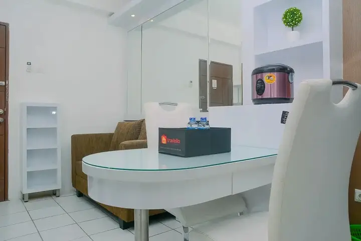 Бекаси: Best and Brand New 2BR Kemang View Apartment