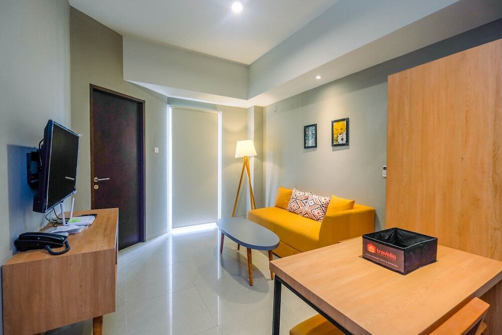 Чикаранг: Luxury 1BR Apartment with Golf View at Mustika Golf Residence