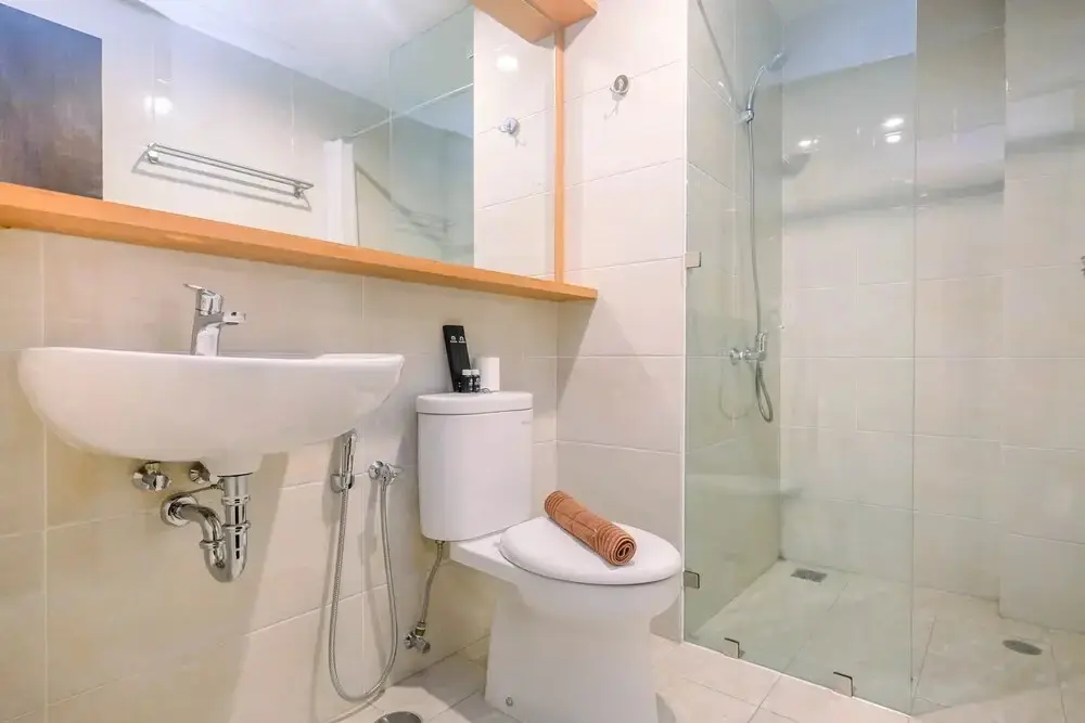 Чикаранг: Luxury 1BR Apartment with Golf View at Mustika Golf Residence