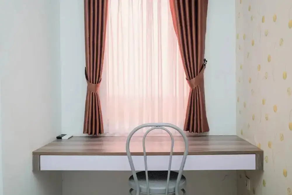 Караванг: Minimalist Tamansari Mahogany Studio Apartment with City View
