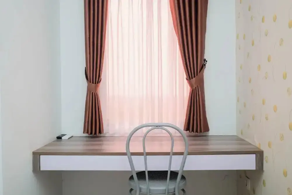Караванг: Minimalist Tamansari Mahogany Studio Apartment with City View