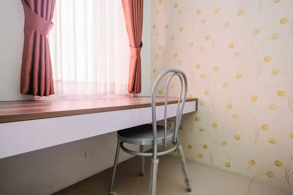 Караванг: Minimalist Tamansari Mahogany Studio Apartment with City View