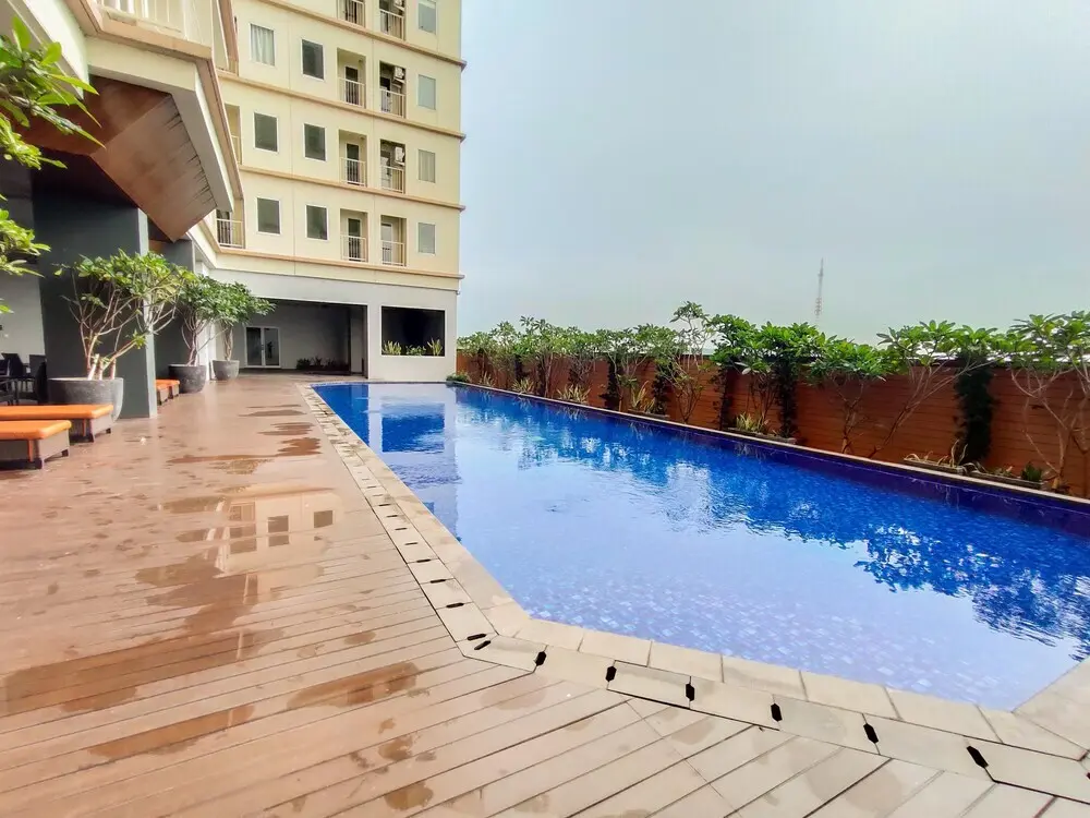 Караванг: Minimalist Tamansari Mahogany Studio Apartment with City View