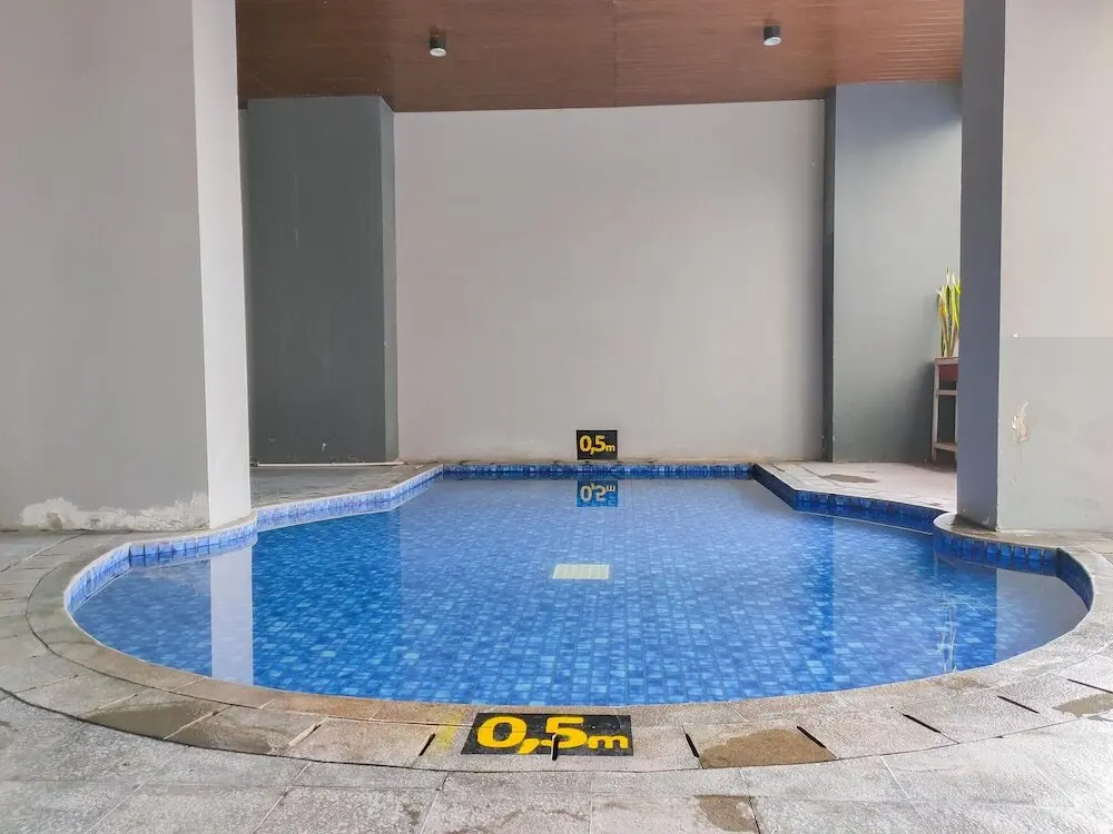 Караванг: Minimalist Tamansari Mahogany Studio Apartment with City View