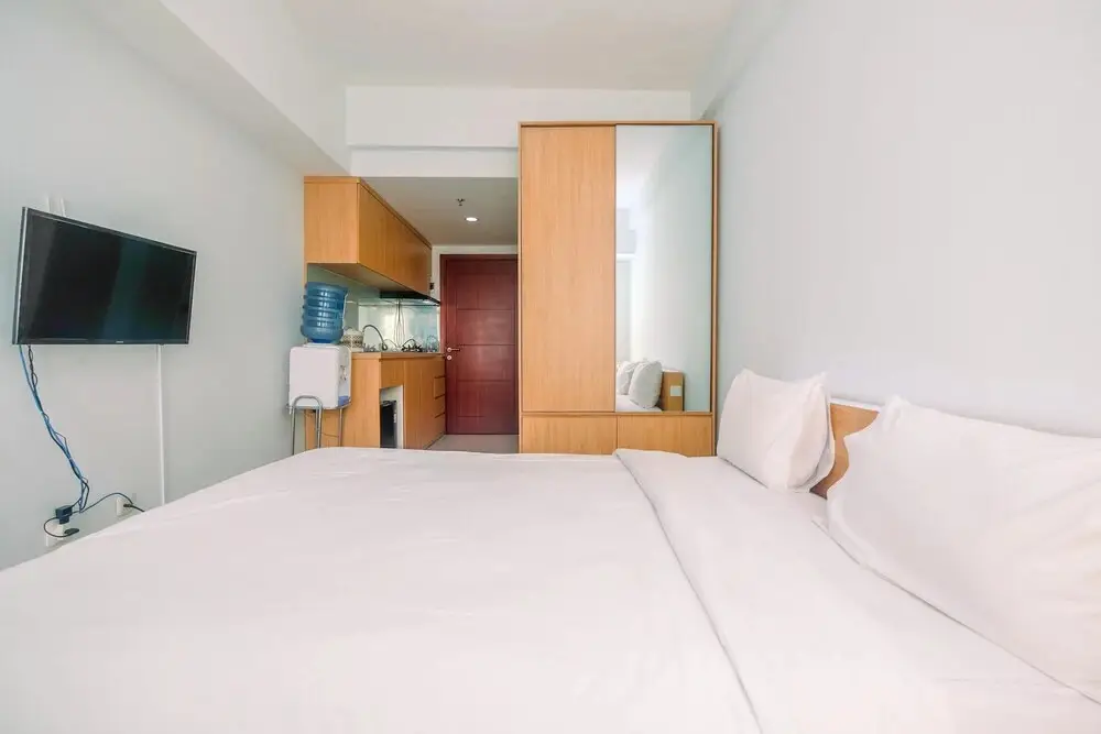 Караванг: Modern Style Studio Tamansari Mahogany Apartment with City View