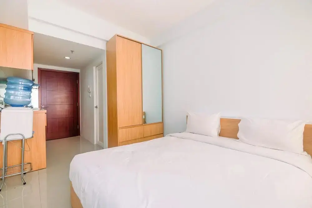 Караванг: Modern Style Studio Tamansari Mahogany Apartment with City View